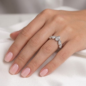Pear Cut Engagement Rings